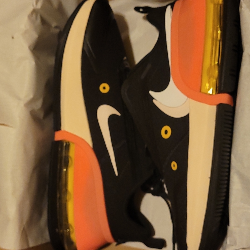 Women's Tennis Shoes*1st Pic are the shoes 2nd pic is to show side view